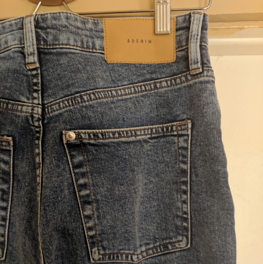 H&M mom jeans size 6US